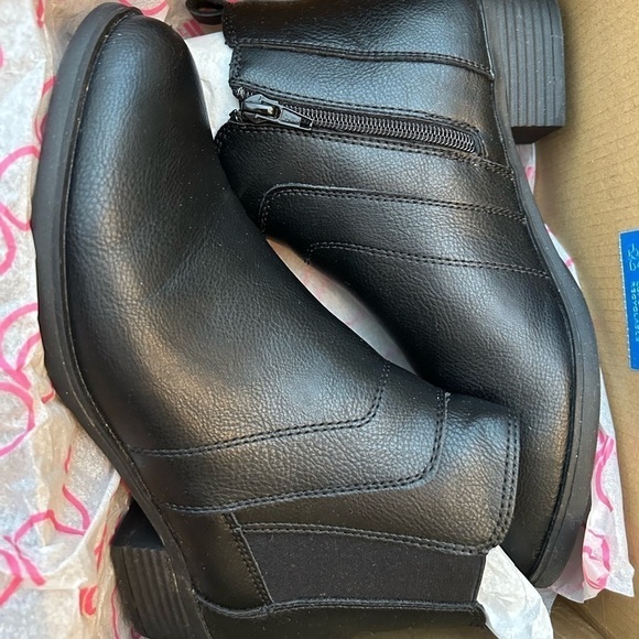 SUGAR Women's Trixy Ankle Booties - Picture 10 of 12